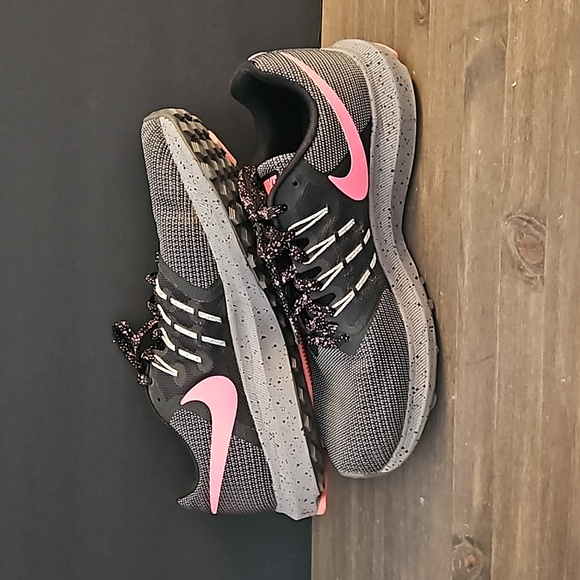 EUC Nike Run Swift W11 Black/Gray/Pink - Picture 3 of 9